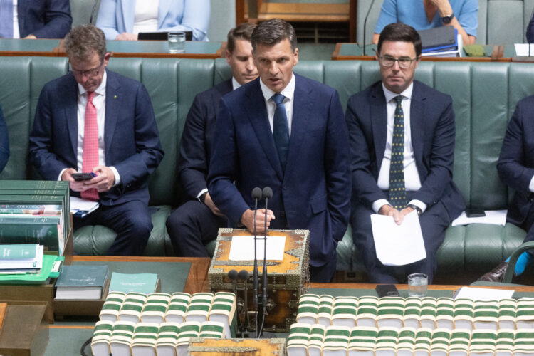 The Point Live: Liberals congratulate Trump and Netanyahu, Angus congratulates himself on his first Parliamentary day as opposition leader, Hanson censured again.