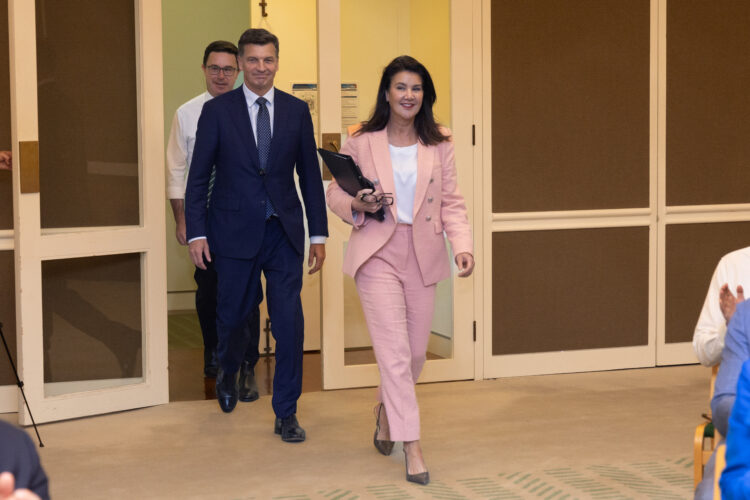 The Point Live: PM leaks Coalition Election Review; No request to join military action in the Middle East; Canadian PM visits; Gender pay gap shrinks.