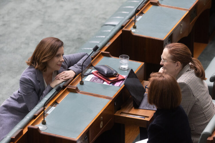 The Point Live: "Weak. Piecemeal. Pathetic" deal struck on gambling reform between major parties, As it happens